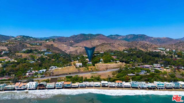 27120 Sea Vista Drive, Malibu CA: https://media.crmls.org/mediaz/080e3875-337c-4d34-931b-85f0205fe11c.jpg