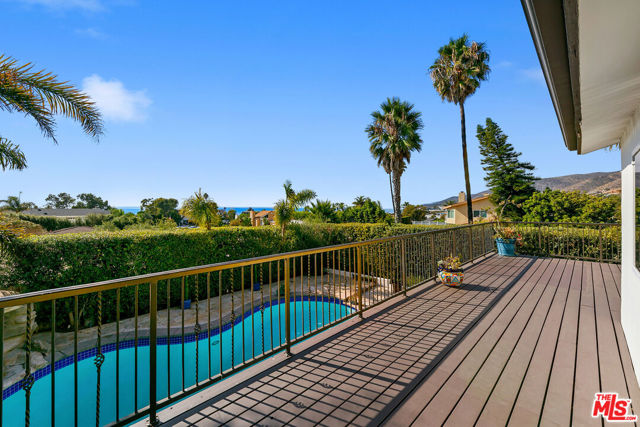 30630 Morning View Drive, Malibu CA: https://media.crmls.org/mediaz/080e685a-9d3c-4cda-aed8-77b450538490.jpg