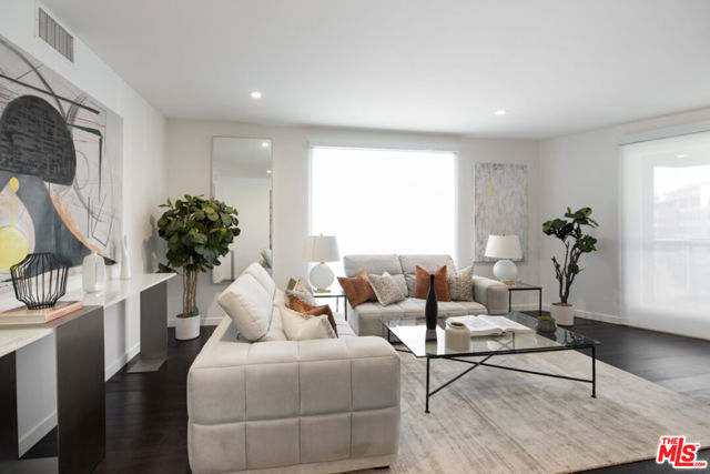 3425 W OLIVE Avenue, Burbank CA: https://media.crmls.org/mediaz/080e9273-e530-445e-81bc-c781cbd28475.jpg