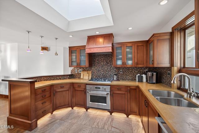 Detail Gallery Image 13 of 57 For 2916 Lakeshore Ct, Oxnard,  CA 93035 - 4 Beds | 3 Baths