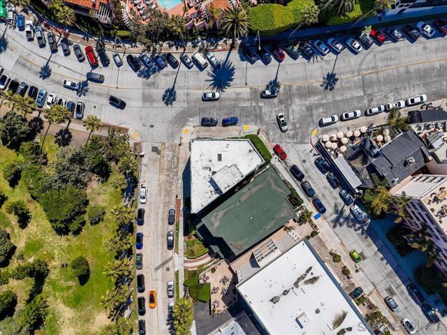 8040 Girard Ave, La Jolla CA: https://media.crmls.org/mediaz/080ec6f6-6078-483f-aa86-720c05bac396.jpg