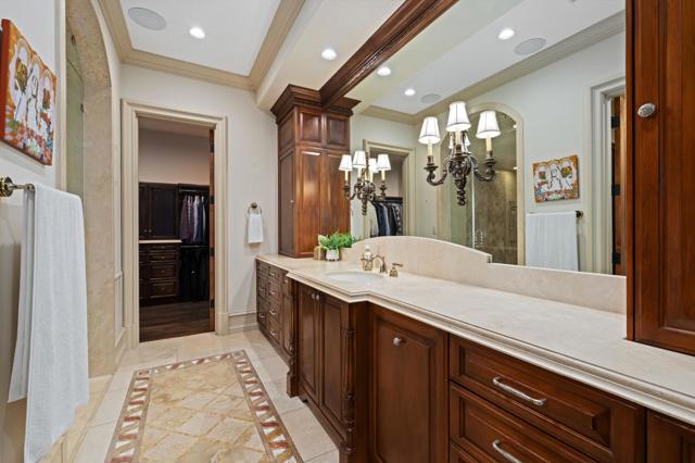 28 Grande View Court, Rancho Mirage CA: https://media.crmls.org/mediaz/080ed5b8-1c01-4d11-b22d-b7dff5b93e72.jpg