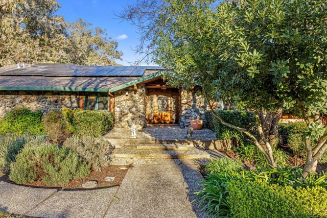 6915 Redwood Retreat Road, Gilroy CA: https://media.crmls.org/mediaz/080f1c58-5847-487e-b6d1-16d2b2f31edc.jpg