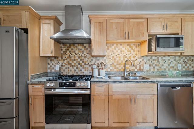 4218 Cobblestone Dr, Concord CA: https://media.crmls.org/mediaz/08102e7c-bb43-4495-bef5-95ab80543ffd.jpg