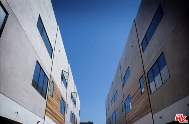 644 N Commonwealth Los Angeles, California Brand new townhome style living consist of just over 1,600 square feet with 3 stories of cozy, stylish California living amidst the lively energy of Silver Lake/Echo Park. Residents will enjoy 2 spacious bedrooms, 3 1/2 modern bathrooms, garage parking for 2 cars and a rooftop deck with views. The 1stlevel is conveniently laid out to include the garage and guest bedroom/bathroom, while the 2nd floor boasts two bedrooms with full bathrooms and the 3rd floor includes a large living room & kitchen with ample natural light from the floor to ceiling windows and direct access to the rooftop deck for your viewing pleasure. The open floor plan is an entertainer's dream. The kitchen and bathrooms feature top-of-the-line, brand new Bosch appliances and elegant designer finishes. Each home has cool energy-sing NEST Learning Thermostats.