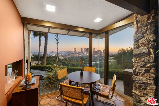 1760 Carla, Beverly Hills CA: https://media.crmls.org/mediaz/0810f10b-20b0-4737-ae14-b7ef5b55ecee.jpg