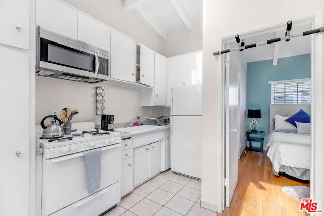 313 Mildred Avenue, Venice CA: https://media.crmls.org/mediaz/08115c3d-14e9-403a-abc8-c67a1b7cd950.jpg