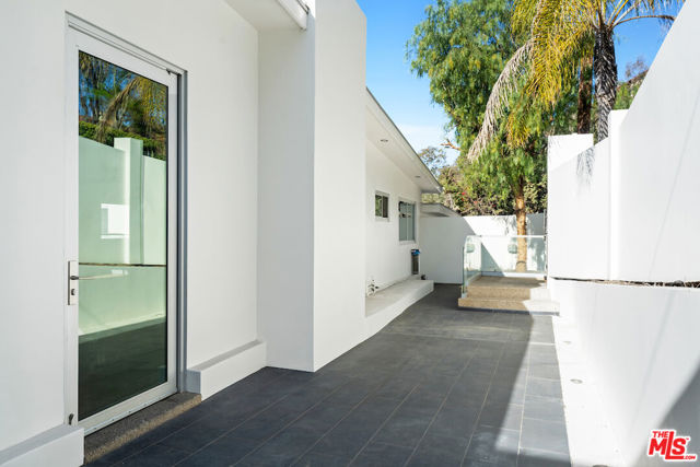 7470 Woodrow Wilson Drive, Los Angeles CA: https://media.crmls.org/mediaz/0811762e-8753-4081-86d5-60f7017dcb3c.jpg