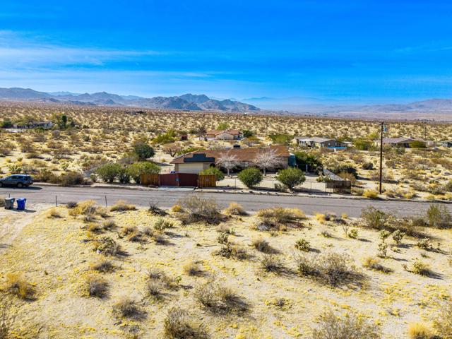 7215 Mt Lassen Avenue, Joshua Tree CA: https://media.crmls.org/mediaz/0812ceec-9c09-4e31-9916-6f90bc5af91b.jpg