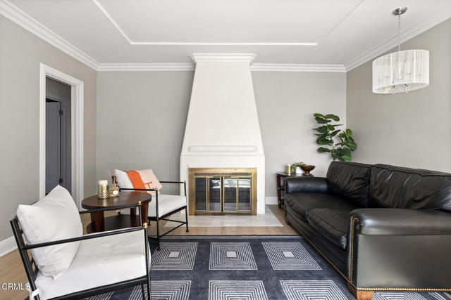 404 Rosemont Boulevard, San Gabriel CA: https://media.crmls.org/mediaz/0812cef1-404d-476c-826b-727b197da05f.jpg