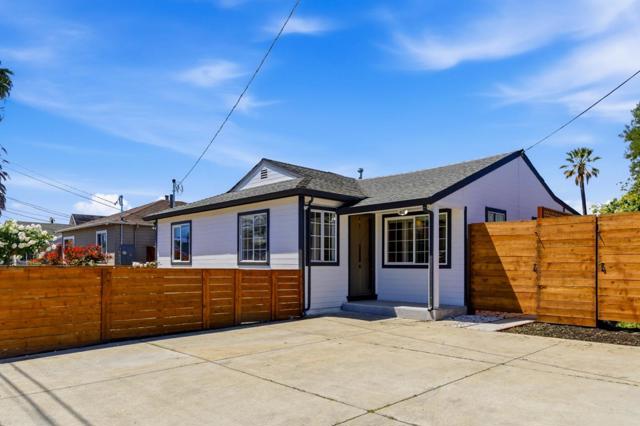 1257 Laurel Avenue, East Palo Alto CA: https://media.crmls.org/mediaz/0812efdc-f2dc-4e51-9fc0-cbee0b4d5be3.jpg