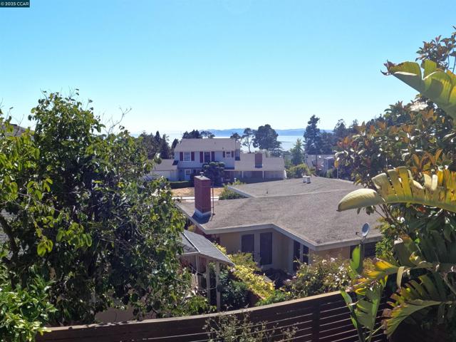 32 Kenilworth Dr, Kensington CA: https://media.crmls.org/mediaz/081327a7-d92e-440d-b787-81e74a50de1d.jpg