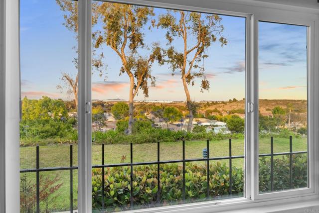 Detail Gallery Image 3 of 27 For 3839 Vista Campana #32,  Oceanside,  CA 92057 - 2 Beds | 1/1 Baths