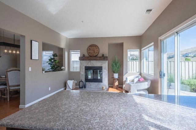 27320 Bavella Way, Salinas CA: https://media.crmls.org/mediaz/08140e42-2030-4e64-addd-368fb6076f5c.jpg