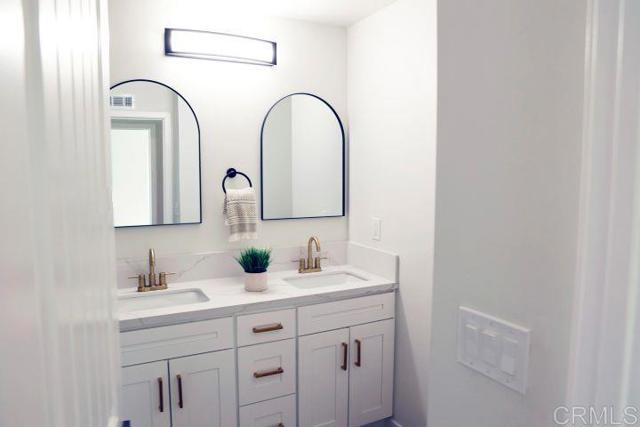 13837 Paseo Cardiel, San Diego CA: https://media.crmls.org/mediaz/08142054-26d9-41ed-ae8e-bb48a70bf6f0.jpg