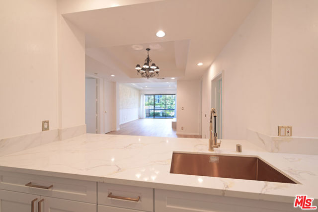 234 S Gale Drive, Beverly Hills CA: https://media.crmls.org/mediaz/08142680-7b71-47cf-99b1-262baac98d89.jpg