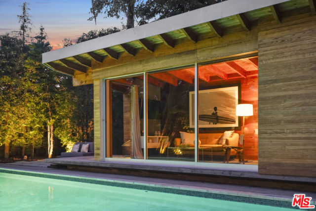 12815 Sarah Street, Studio City CA: https://media.crmls.org/mediaz/081451f1-d449-4af0-acd9-bdb93688d5bc.jpg