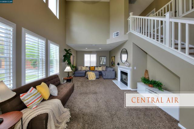 2927 Carlingford Ln, Vallejo CA: https://media.crmls.org/mediaz/081469d5-3bad-4d8b-91b8-c3e0cf18503b.jpg