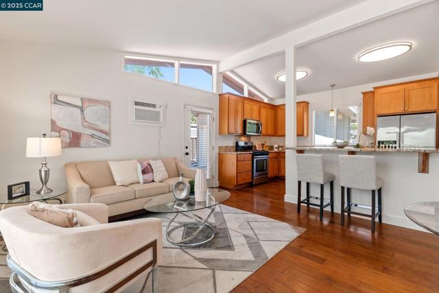 3249 Claudia Dr, Concord CA: https://media.crmls.org/mediaz/08146f37-f61c-410b-930e-8e3eb189884b.jpg