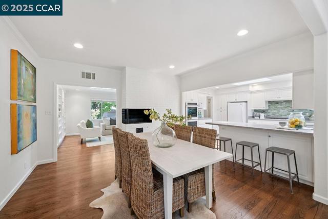 4 Harold Dr, Moraga CA: https://media.crmls.org/mediaz/0814ebd6-6b6e-468c-9ef8-903f342e2e3f.jpg