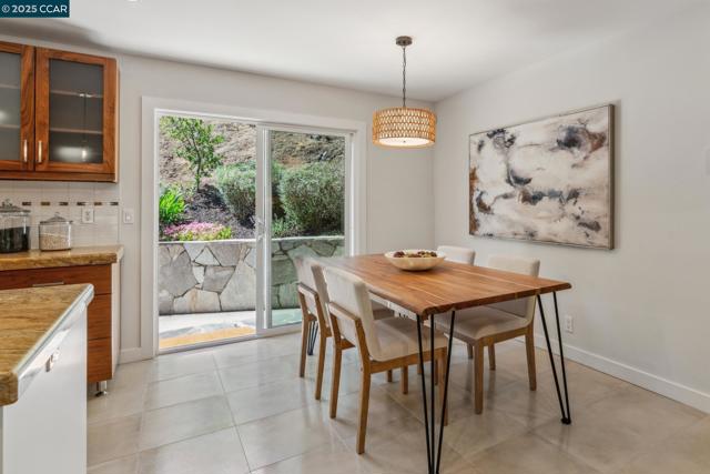 70 Lost Valley Dr, Orinda CA: https://media.crmls.org/mediaz/0814efca-dd62-472a-a99c-f95c3f956512.jpg