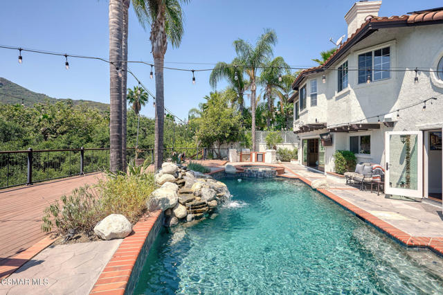 2554 Kirsten Lee Drive, Westlake Village CA: https://media.crmls.org/mediaz/0814f53a-1092-41d4-ad88-926becab1ba7.jpg