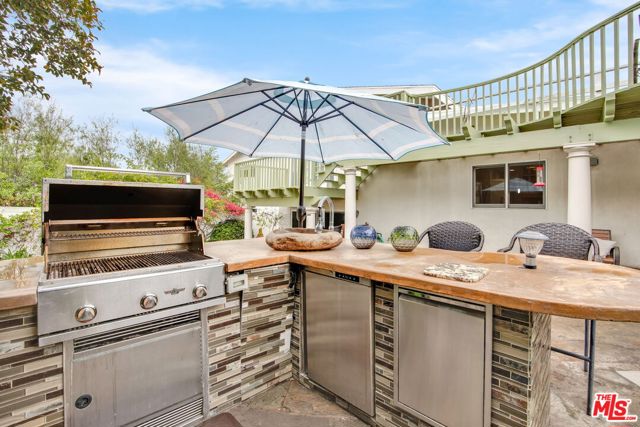 Outdoor Kitchen