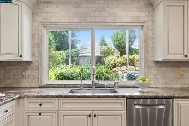 410 Hampton Court, San Ramon CA: https://media.crmls.org/mediaz/0815e97c-4f5e-4787-b118-f0b3378f1c1e.jpg