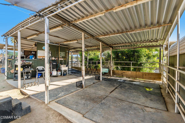 11270 Dominica Avenue, Lakeview Terrace CA: https://media.crmls.org/mediaz/0816bcef-39a1-45b6-b168-fb3ef7646729.jpg