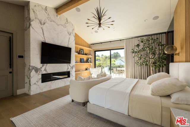 455 N Bundy Drive, Los Angeles CA: https://media.crmls.org/mediaz/0816d058-42e8-4b91-bc02-4f246b2354f7.jpg