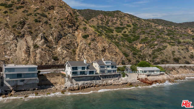 19640 Pacific Coast Highway, Malibu CA: https://media.crmls.org/mediaz/0816dddb-d734-4eed-9caa-dc692dcc42da.jpg