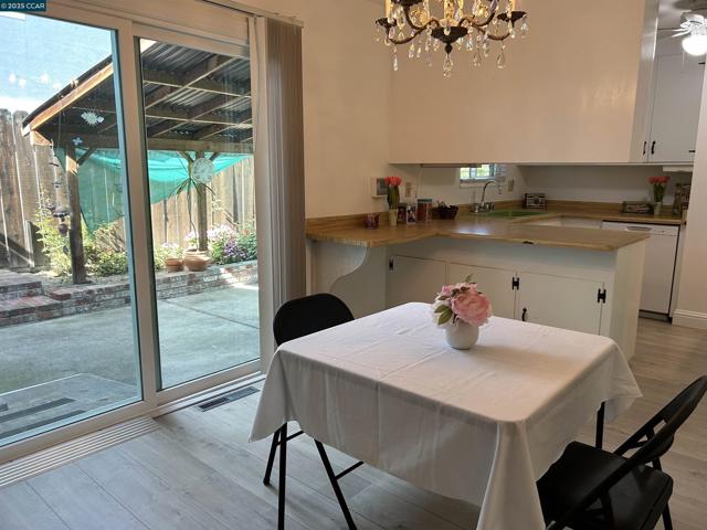 826 Veale, Martinez CA: https://media.crmls.org/mediaz/0816ff5e-9f7b-43c3-9040-d4fbf4aef29f.jpg