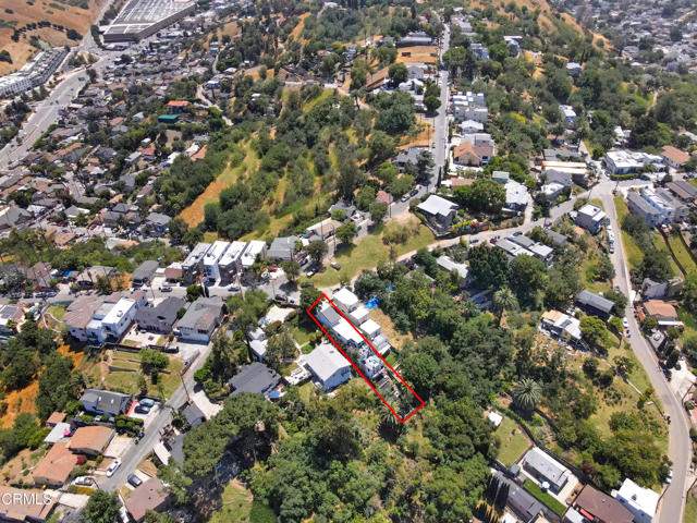 4255 Raynol Street, Los Angeles CA: https://media.crmls.org/mediaz/08176427-3700-43d0-8943-11ce35218eb3.jpg