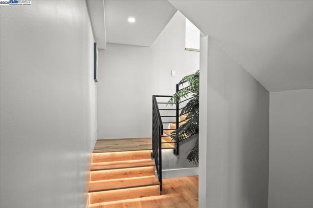 5277 Winifred Dr, Castro Valley CA: https://media.crmls.org/mediaz/08176c50-ac80-4af9-98d3-d37081afd70b.jpg
