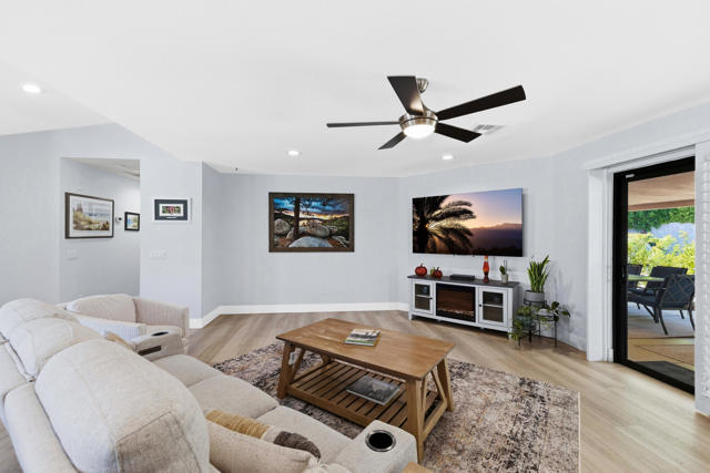 2073 Acacia Road W, Palm Springs, CA 92262