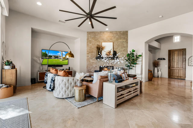 56738 Palms Dr Drive, La Quinta CA: https://media.crmls.org/mediaz/08183962-dfdc-4ee7-85ec-605a1ec7eefb.jpg