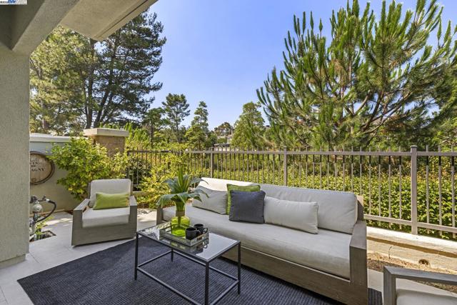 24 Dauphine, Newport Coast CA: https://media.crmls.org/mediaz/0818b141-3d97-4b8f-b6bb-439f52f6174e.jpg