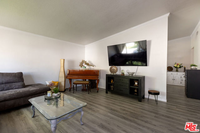 27501 Bernina Avenue, Canyon Country CA: https://media.crmls.org/mediaz/0818cf27-dbf6-496c-bbd9-25f35ae69f29.jpg