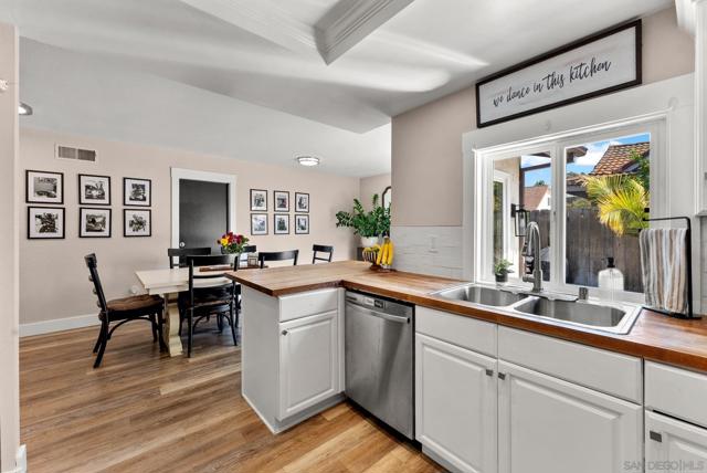 1650 Point Mugu Court, Chula Vista CA: https://media.crmls.org/mediaz/0818e120-aa89-4af3-ab45-ed6f05571b14.jpg