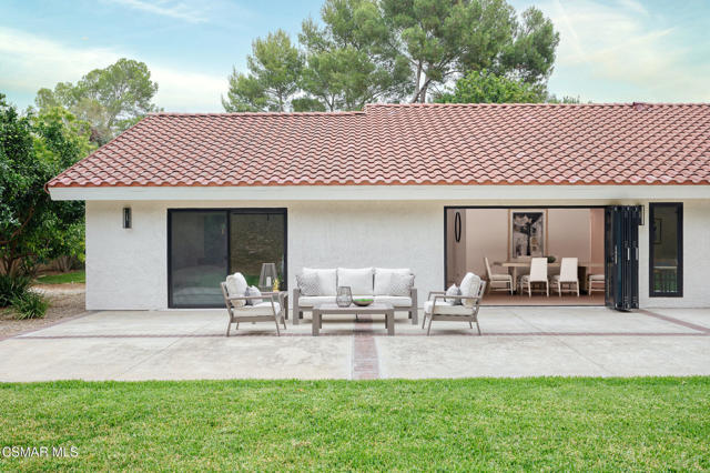 674 Lautrec Court, Thousand Oaks CA: https://media.crmls.org/mediaz/081904f7-ccc1-466c-b2d6-4ed6f7193930.jpg