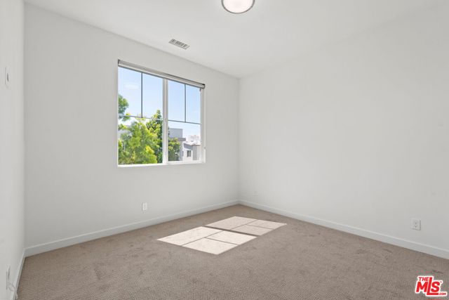 101 Stage, Irvine CA: https://media.crmls.org/mediaz/0819111c-3c27-45d7-940d-8d21a7300aa2.jpg