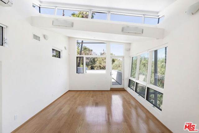 1801 Baxter Street, Los Angeles CA: https://media.crmls.org/mediaz/081924d2-e588-4632-9048-2f5150cdc140.jpg