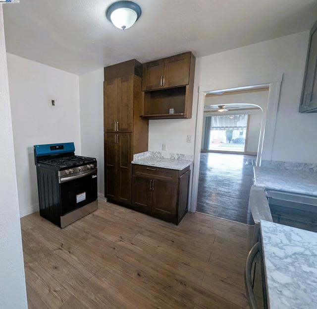 7818 Arthur St, Oakland CA: https://media.crmls.org/mediaz/08193efc-131f-4a7f-9c9f-af83747a22fb.jpg