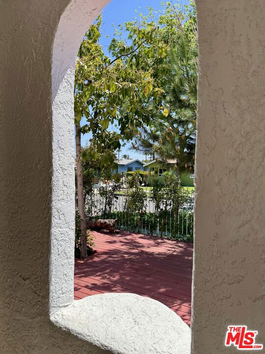 2927 S West View Street, Los Angeles CA: https://media.crmls.org/mediaz/08194009-6a4f-4dfd-be66-f663624d29e7.jpg
