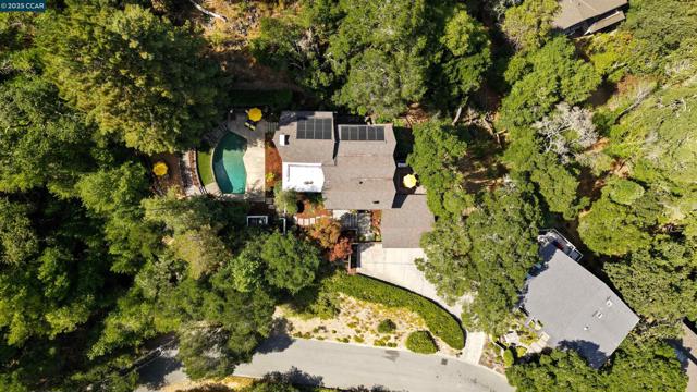 4161 Coralee Ln, Lafayette CA: https://media.crmls.org/mediaz/08195e53-e198-436d-b5a4-fda940e886d2.jpg