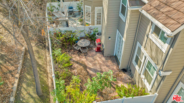 20950 Oxnard Street, Woodland Hills CA: https://media.crmls.org/mediaz/0819a246-de11-4526-bfb7-6887122b126f.jpg