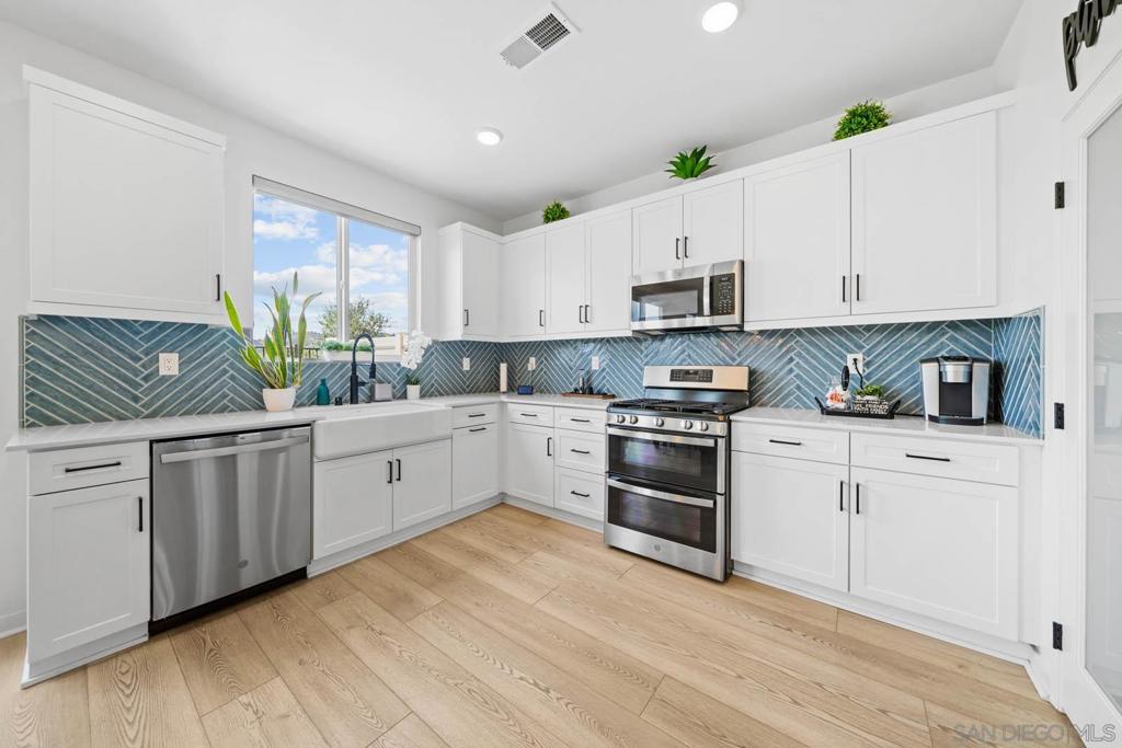 MLS #250029425SD img 12