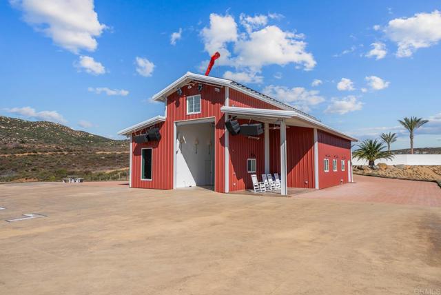 24949 Thunder Mountain Road, Ramona CA: https://media.crmls.org/mediaz/081a3eed-82bb-4d87-867d-7687b3cfc766.jpg