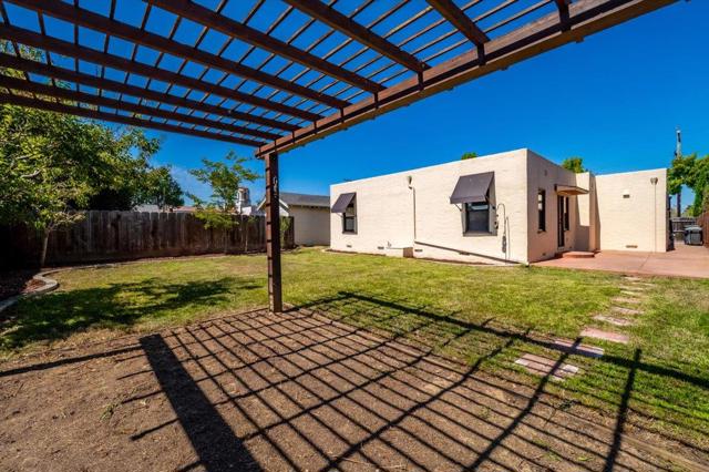 26 Willow Street, Salinas CA: https://media.crmls.org/mediaz/081a6bd1-cc6e-4b77-90a2-e8f52a101d50.jpg