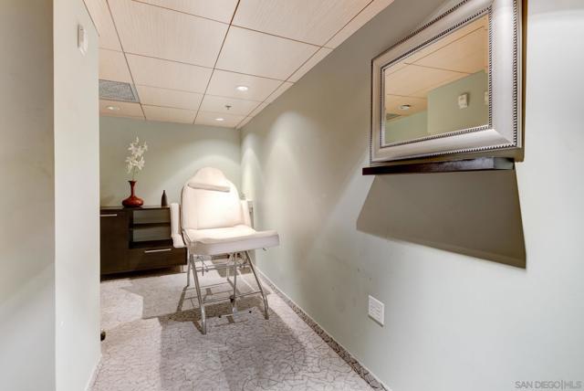 1551 4Th Ave, San Diego CA: https://media.crmls.org/mediaz/081abfcd-a6b1-41d3-97d9-c4d1e6a0d508.jpg